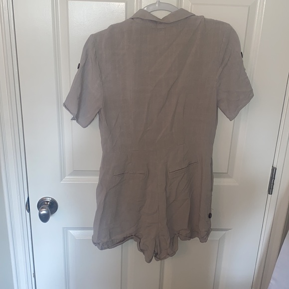 Tan romper - Picture 2 of 2